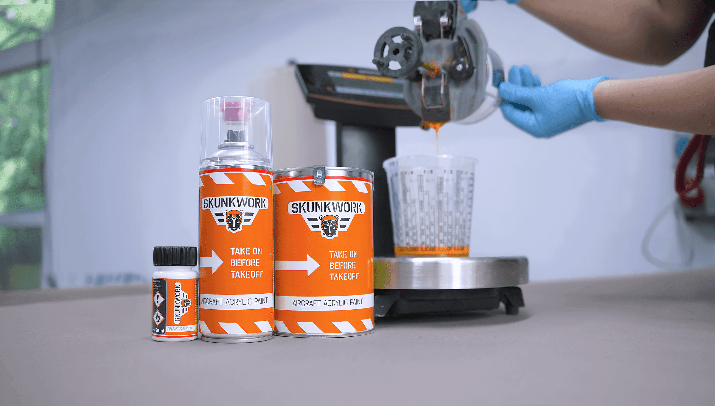 Exakte Farben — Lackproduktion bei SKUNKWORK